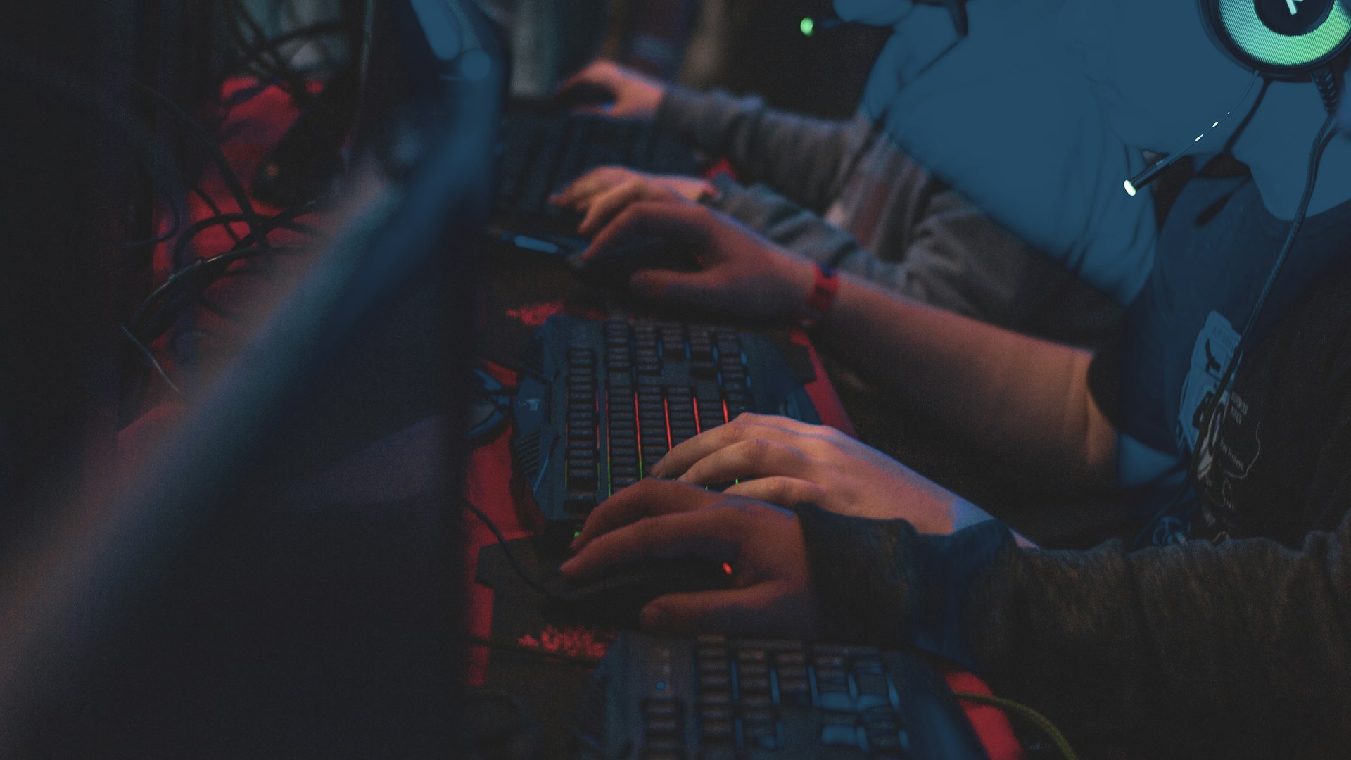 Neon arcade game developed by Wimexavor running on a laptop